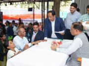 मुख्यमंत्री श्री विष्णु देव साय के निर्देश पर लकवाग्रस्त महिला को तुरंत मंजूर हुए 5 लाख रुपए