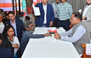 60 वर्षीय अविवाहित श्रमिक श्री हनुमंत राव का नहीं बना था राशन कार्ड : मुख्यमंत्री ने जनदर्शन में तत्काल राशन कार्ड बनाने के दिए निर्देश, मिलेगा शासकीय योजनाओं का लाभ