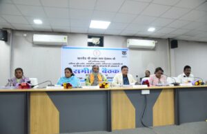 प्रभारी मंत्री लखन लाल देवांगन ने कोंडागांव में ली विभागीय समीक्षा बैठक