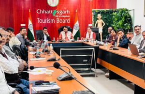 नवा रायपुर में प्रस्तावित चित्रोत्पला फिल्म सिटी के निर्माण के संबध में छत्तीसगढ़ पर्यटन बोर्ड के अध्यक्ष श्री नीलू शर्मा की अध्यक्षता में समीक्षा बैठक आयोजित