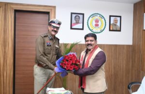 रायपुर के नवनियुक्त प्रथम पुलिस कमिश्नर श्री संजीव शुक्ला ने उपमुख्यमंत्री श्री विजय शर्मा से की सौजन्य भेंट