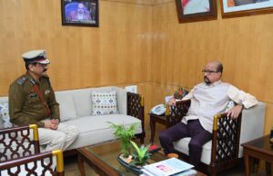 राज्यपाल श्री डेका से नवनियुक्त पुलिस कमिश्नर श्री शुक्ला ने की सौजन्य भेंट