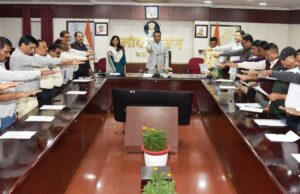 लोकभवन के अधिकारियों एवं कर्मचारियों ने ली राष्ट्रीय मतदाता दिवस की शपथ