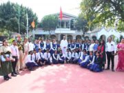स्कूल के विद्यार्थियों ने देखा लोकभवन