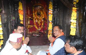 मुख्यमंत्री विष्णु देव साय ने बस्तर की आराध्य देवी मां दंतेश्वरी की पूजा-अर्चना कर प्रदेशवासियों के सुख-समृद्धि और खुशहाली की कामना की |