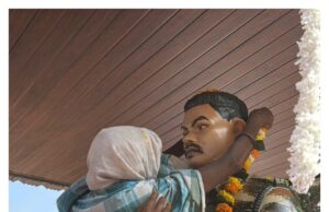 बलिदान की अमर गाथा: गड़मिरी में शहीद हरीश कोर्राम की प्रतिमा का अनावरण, युवाओं के लिए राष्ट्रभक्ति की प्रेरणा |