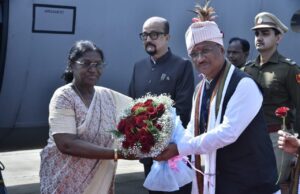 राष्ट्रपति द्रौपदी मुर्मू का जगदलपुर के मां दंतेश्वरी एयरपोर्ट में आत्मीय स्वागत