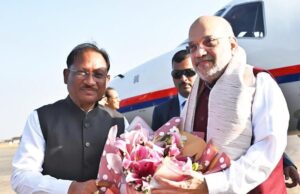 तीन दिवसीय छत्तीसगढ़ दौरे पर पहुंचे केंद्रीय गृह एवं सहकारिता मंत्री श्री अमित शाह : मुख्यमंत्री श्री विष्णुदेव साय ने स्वामी विवेकानंद विमानतल पर किया आत्मीय स्वागत