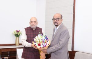 राज्यपाल श्री रमेन डेका ने गृह मंत्री श्री अमित शाह से सौजन्य भेंट की