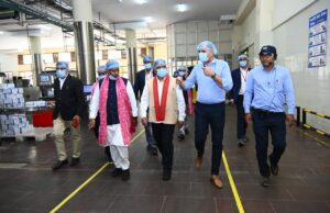 उपमुख्यमंत्री श्री विजय शर्मा एवं वन मंत्री श्री केदार कश्यप ने पशुपालकों एवं बिहान दीदियों के साथ किया आधुनिक डेयरियों का भ्रमण