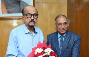 राज्यपाल श्री रमेन डेका से राज्य उपभोक्ता विवाद प्रतितोष आयोग के अध्यक्ष श्री चौरड़िया ने की सौजन्य भेंट