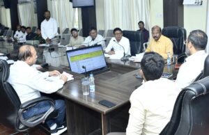 कलेक्टर ने ली लोक निर्माण विभाग की समीक्षा बैठक