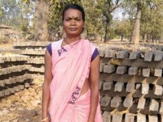 पोल निर्माण कार्य से आत्मनिर्भर बनीं सेमरिहा की फूलमती सिंह