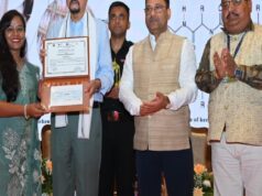 अपनी भावनाओं, दुख और खुशी को व्यक्त करने का सबसे सरल और सशक्त माध्यम हमारी मातृभाषा होती है-श्री डेका