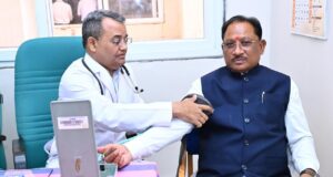 स्वास्थ्य के प्रति जागरूकता का संदेश: मुख्यमंत्री श्री विष्णुदेव साय ने विधानसभा परिसर में तीन दिवसीय स्वास्थ्य शिविर का किया शुभारंभ