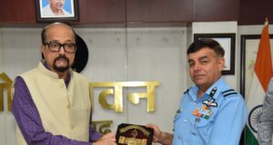 राज्यपाल श्री रमेन डेका से रक्षा महाविद्यालय नई दिल्ली के अध्ययन दल ने की सौजन्य भेंट