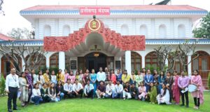 पहली बार महाविद्यालय के विद्यार्थियों ने किया लोकभवन का भ्रमण