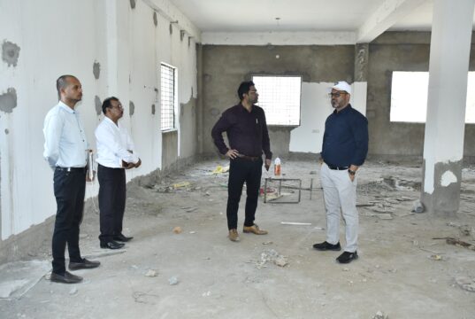 कलेक्टर ने पीएम श्री एवं स्वामी आत्मानंद स्कूलों का किया निरीक्षण, निर्माणाधीन भवनों की धीमी प्रगति पर जताई नाराजगी