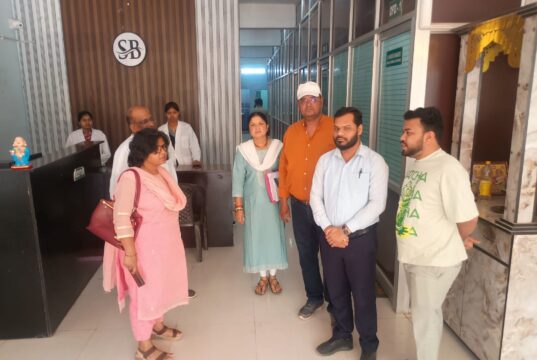 सीएमएचओ की टीम ने निजी अस्पतालों का किया निरीक्षण, रजिस्टर व केसशीट में मिली कमियां