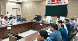 जिला पंचायत सीईओ ने बैठक लेकर की ग्रामीण विकास योजनाओं की समीक्षा