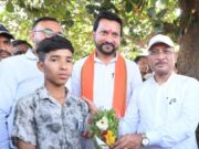 मुख्यमंत्री श्री विष्णु देव साय ने मेधावी छात्र गिरवर पटेल को किया सम्मानित