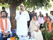 कटहल–गुलमोहर की छांव में सजी चौपाल, मुख्यमंत्री ने सरोधी में सुनी जनता की आवाज