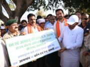 मुख्यमंत्री श्री विष्णु देव साय ने समाज प्रमुख को सौंपा टेंट एवं बर्तन सामग्री, ग्राम आमगांव में बढ़ेगा रोजगार