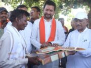 सुशासन तिहार : मुख्यमंत्री श्री विष्णु देव साय ने पीएम जनमन के हितग्राही को सौंपी खुशियों की चाबी
