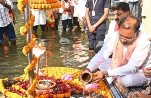 जलेश्वर महादेव धाम में मुख्यमंत्री श्री विष्णुदेव साय ने किया जलाभिषेक: प्रदेश की सुख-समृद्धि की कामना की