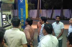 अनियमितता मिलने पर खरसिया का वंदना पेट्रोल पंप सील