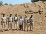 गोबरानवापारा में रेत के अवैध उत्खनन-भण्डारण पर खनिज विभाग की बड़ी कार्रवाई, 2 पोकलेन जब्त-सील