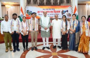 विभिन्न क्षेत्रों में उत्कृष्ट कार्य करने वाले गुमनाम नायकों का लोकभवन में हुआ सम्मान