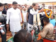जब मुख्यमंत्री श्री साय ने थामा हाथ, तो दिव्यांग हितग्राही की जिंदगी में लौटी उम्मीद की रौशनी