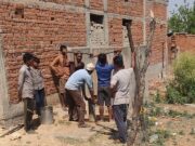 भीषण गर्मी में राहत – हैंडपंप सुधार कार्य से ग्रामीणों को मिल रही निर्बाध पेयजल सुविधा