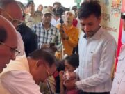 चंद्रनाहू कुर्मी-क्षत्रिय समाज के केंद्रीय अधिवेशन में मुख्यमंत्री ने बच्चों को कराया स्वर्णप्राशन