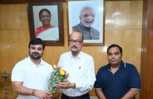 राज्यपाल श्री डेका से छत्तीसगढ़ कायाकिंग-कैनोइंग एसोसिएशन के पदाधिकारियों ने भेंट की