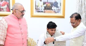 श्रीलंका दौरे के लिए भारतीय अंडर-19 महिला क्रिकेट टीम की उपकप्तान बनीं महक नरवासे : मुख्यमंत्री श्री विष्णु देव साय ने किया सम्मानित