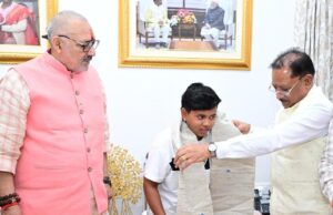श्रीलंका दौरे के लिए भारतीय अंडर-19 महिला क्रिकेट टीम की उपकप्तान बनीं महक नरवासे : मुख्यमंत्री श्री विष्णु देव साय ने किया सम्मानित