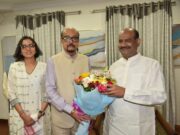 राज्यपाल श्री रमेन डेका ने किया लोकसभा अध्यक्ष श्री बिड़ला का आत्मीय स्वागत