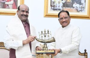 लोकसभा अध्यक्ष श्री ओम बिरला ने मुख्यमंत्री श्री विष्णु देव साय से की सौजन्य भेंट