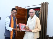 सेवा, सुशासन और जनसंवाद के 12 वर्ष : वित्त मंत्री श्री ओ.पी. चौधरी ने वरिष्ठ नागरिक श्री रवि मिश्रा से की आत्मीय भेंट