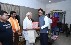 सेवा, समर्पण और सुशासन के 12 वर्ष : वित्त मंत्री श्री ओ.पी. चौधरी ने श्री सुगन चंद फरमानिया से की आत्मीय भेंट