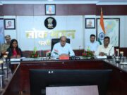राज्यपाल श्री डेका ने सक्ती जिले के अधिकारियों से की चर्चा