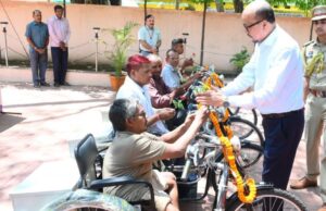राज्यपाल ने दिव्यांग पुनर्वास केंद्र माना कैंप का किया अवलोकन