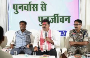 पुनर्वासित युवाओं से मिले उप मुख्यमंत्री विजय शर्मा और वन मंत्री केदार कश्यप