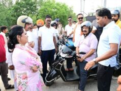 स्कूटी से शहर का निरीक्षण करने निकले उप मुख्यमंत्री श्री अरुण साव