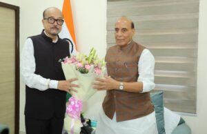 राज्यपाल श्री डेका ने रक्षा मंत्री राजनाथ सिंह से की सौजन्य भेंट