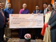 सरकार को अचानक मिले ₹9,400 करोड़! वित्त मंत्री ने चेक के साथ खिंचाई फोटो, कहां से आया ये पैसा