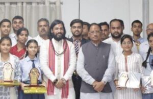मुख्यमंत्री श्री विष्णुदेव साय ने मेधावी विद्यार्थियों का किया सम्मान