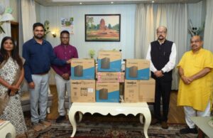 स्वेच्छानुदान मद से सुदूर वनांचल स्थित स्वामी आत्मानंद स्कूल, मांझीगुडा को 10 कंप्यूटर प्रदत्त